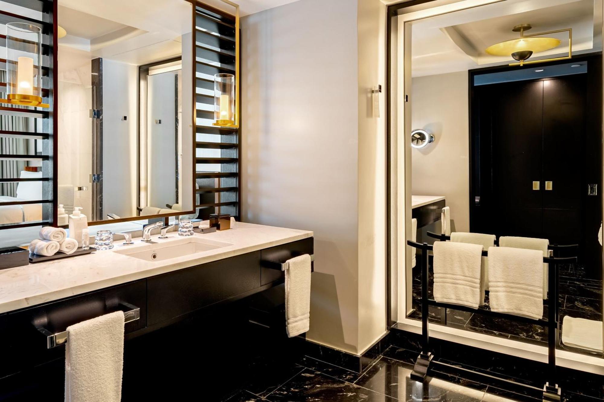 Four Seasons At Nacoes Unidas Hotel 5*